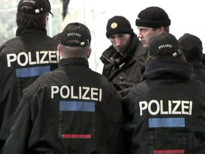 Немецкие фанаты ранили 12 полицейских и лошадь