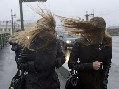 В Москве бушует аномально сильный ветер