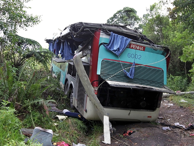 Автобус с пассажирами рухнул в ущелье в Индии