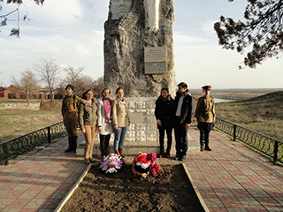 На братских могилах Усть-Лабинска прошли митинги памяти