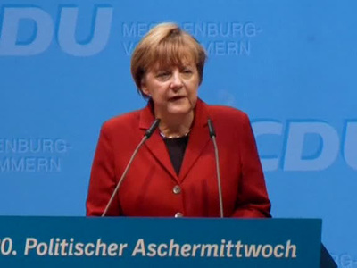Порошенко попросил Меркель помочь с миротворцами