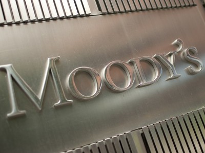 Moody's понизило рейтинги 
