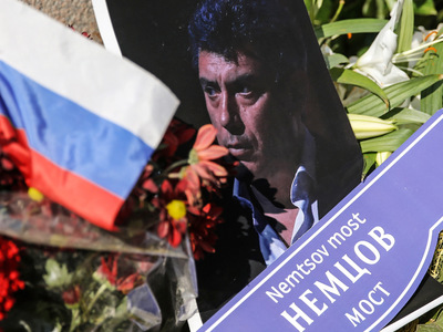 Оппозиционеры предпочли центр Москвы могиле Немцова