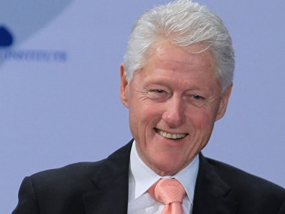 "Билл, идем, мне надо домой": Обама еле увез Клинтона с похорон Переса