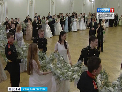 Самый длинный шлейф из цветов у платья. В Петербурге установили рекорд России