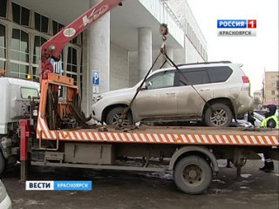 В Красноярске выявляли водителей, паркующихся на местах для инвалидов