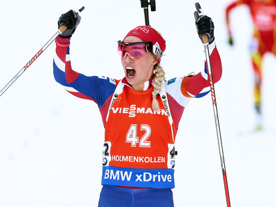 Экхофф отпраздновала победу дома на чемпионате мира по биатлону