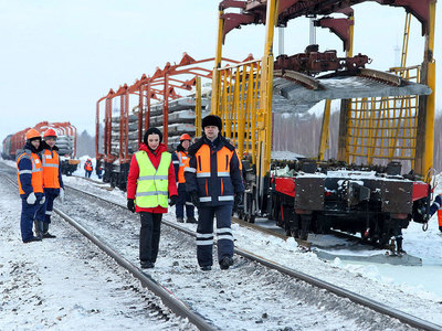 "В рабочий полдень": глава РЖД о ценах на билеты и новых дорогах
