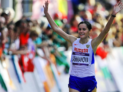 Олимпийская чемпионка по спортивной ходьбе Лашманова победила на дистанции 20 км на ЧР