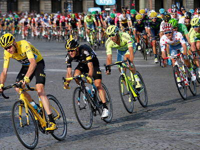 Британец Фрум стал победителем в общем зачете «Тур де Франс»