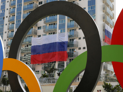 В Олимпийской деревне в Рио поднят российский флаг