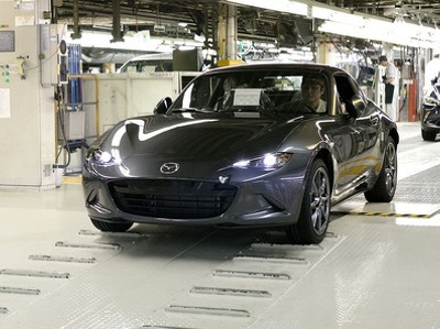 Mazda начала выпуск родстера MX-5 RF
