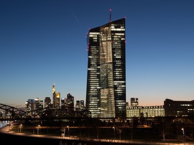 Опрос: ЕЦБ не будет смягчать ДКП в 2016 году