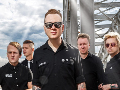 Стоять с сексуальной гитарой и нравиться телкам: лидер "Тараканов!" рассказал, что такое панк-рок