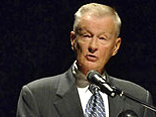 Бзежинский - Россия хочет Вьетнам на своей территории?