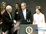 Переизбранный президент Буш принимает поздравления от своих сторонников в Международном центре Рональда Рейгана